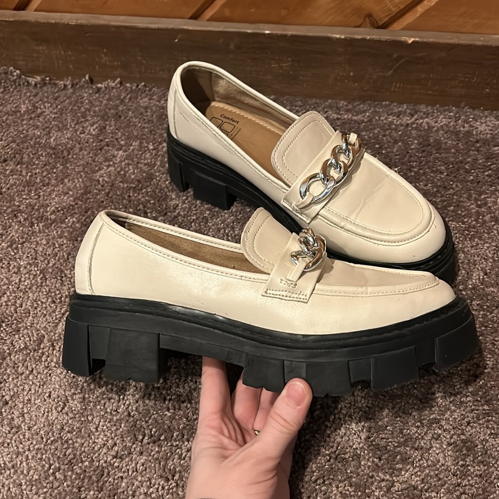 Y2K white chunky loafer with top chain - Picture 6 of 10